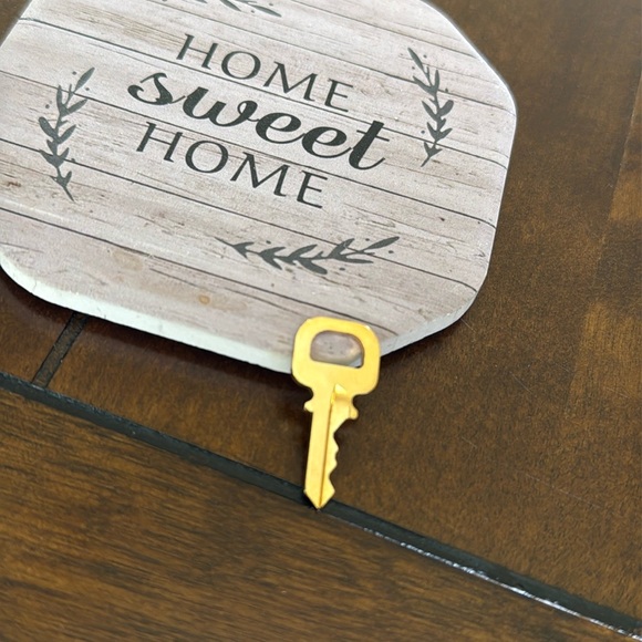 LV key - Picture 3 of 6